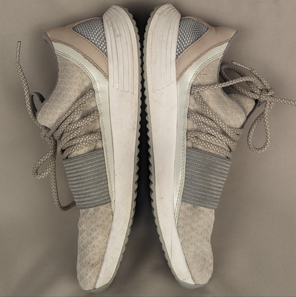 Under Armour size 8.5 ladies tennis shoes tan gray - Picture 6 of 9